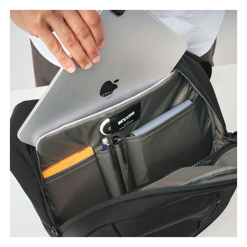 ※K※【美品】Incase Tracks Sling 7L ボディバッグ Incase（インケース）公式通販 トラックススリング(Tracks Sling