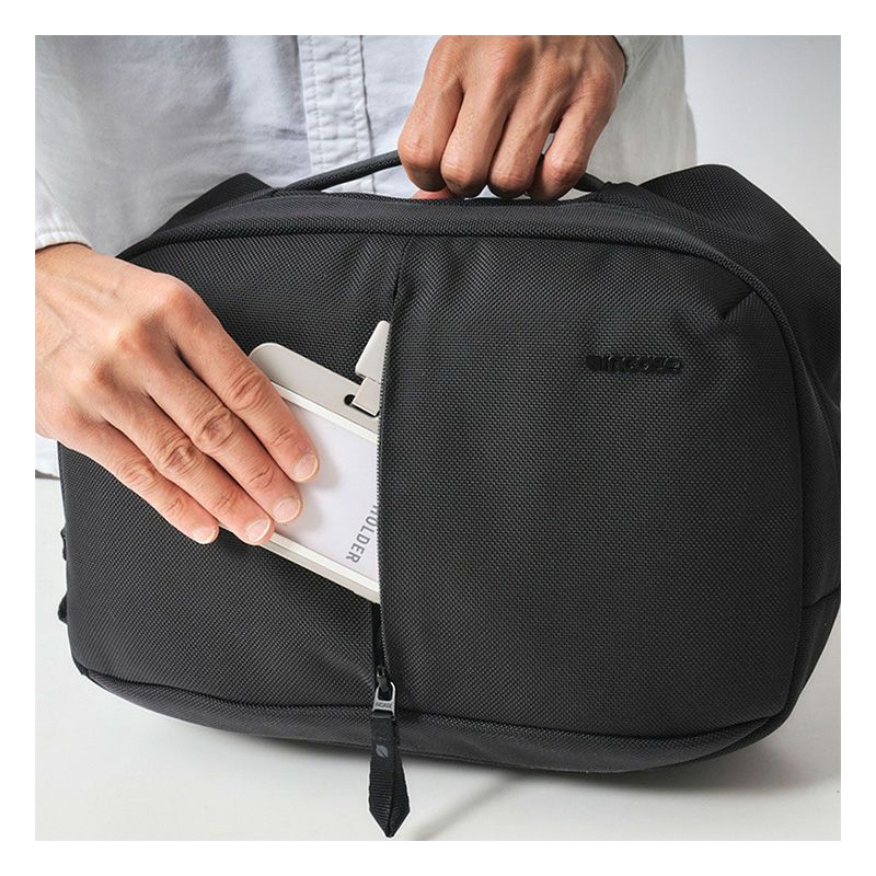 ※K※【美品】Incase Tracks Sling 7L ボディバッグ Incase（インケース）公式通販 トラックススリング(Tracks Sling
